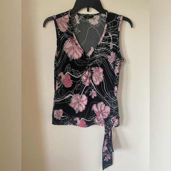 Vintage Y2K Hibiscus Design Tank Top - Picture 2 of 10